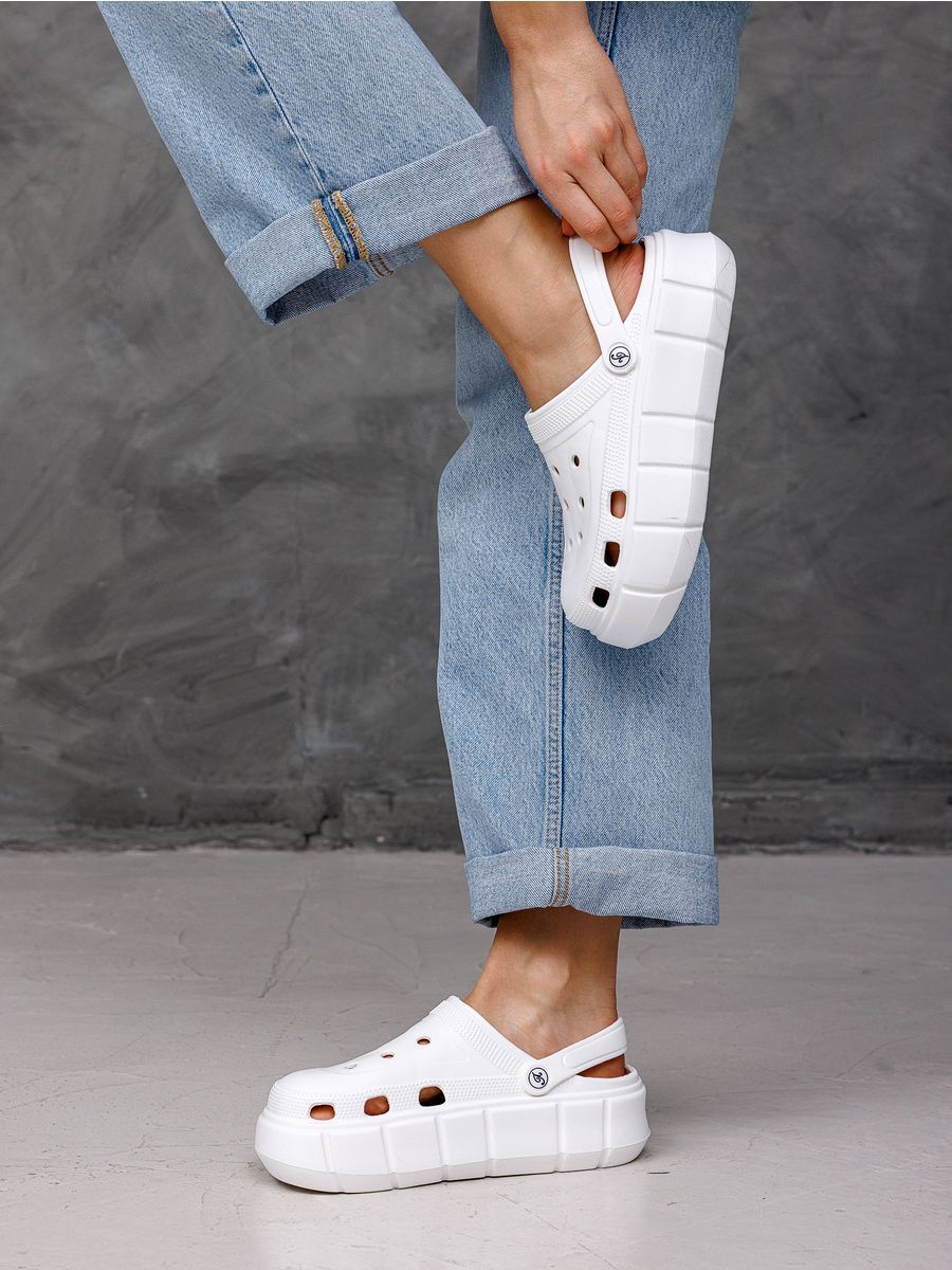 Platform Foam Clogs with Ventilatio