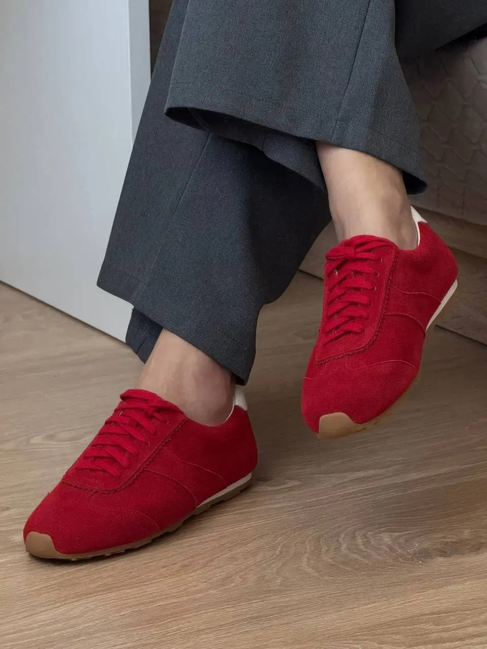 Sneakers Women's Suede Retro with White Heel Detail